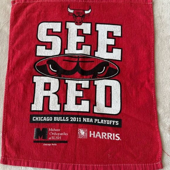 Red Bull Chicago 2011 NBA Playoffs Sport Basketball Towel Small 15x16.5" - Picture 1 of 2
